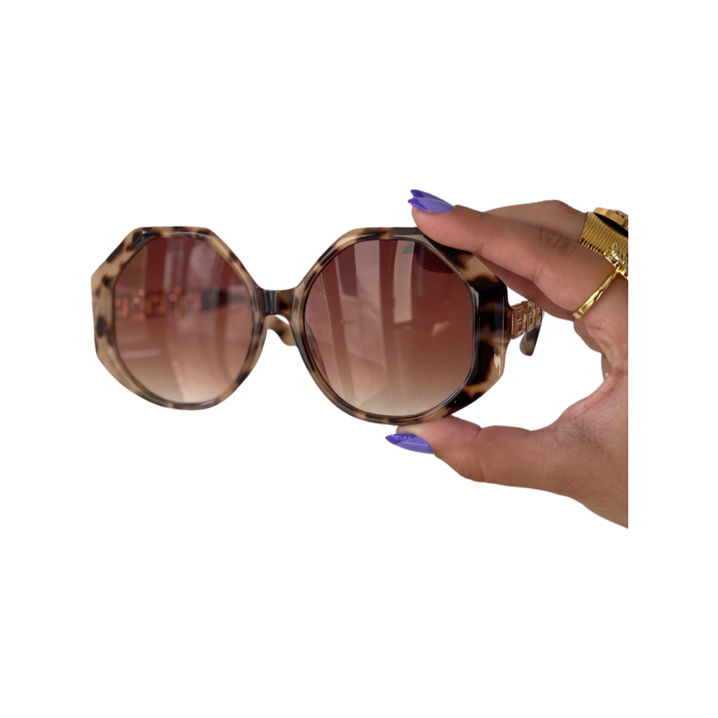 Round Sunglasses in Tortoise