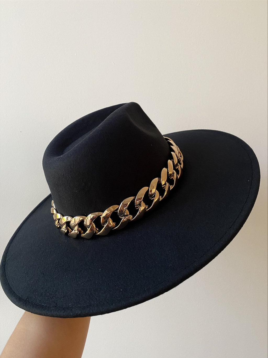 Trendy Chain Hat in Black